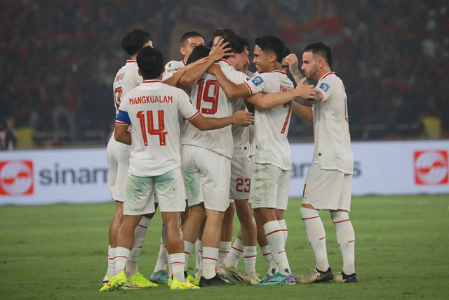 Selebrasi pemain Timnas Indonesia usai mencetak gol ke gawang Timnas Filipina pada pertandingan lanjutan Grup F ronde kedua Kualifikasi Piala Dunia 2026 Zona Asia di Stadion Utama Gelora Bung Karno, Jakarta, Selasa (11/6/2024). Foto: Aditia Noviansyah/kumparan