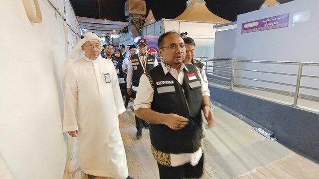 Menag meninjau persiapan fasilitas di Arafah, Muzdalifah dan Mina (Armuzna) jelang puncak haji, Selasa (11/6/2024) Waktu Arab Saudi. Foto: dok MCH 2024