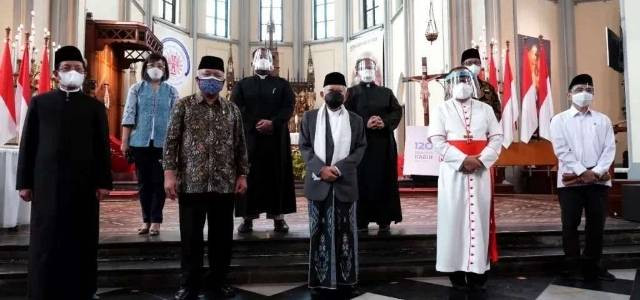 kerukunan beragama di Indonesia (sumber: Kemenkominfo RI)