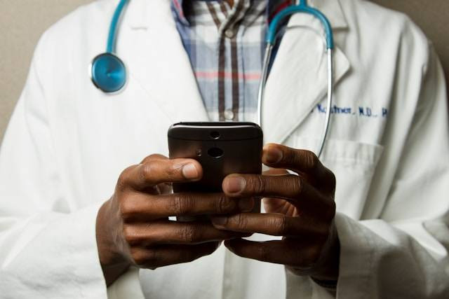 Ilustrasi Batas Kadar Kolesterol Normal Pria. Foto: dok. Unsplash/National Cancer Institute
