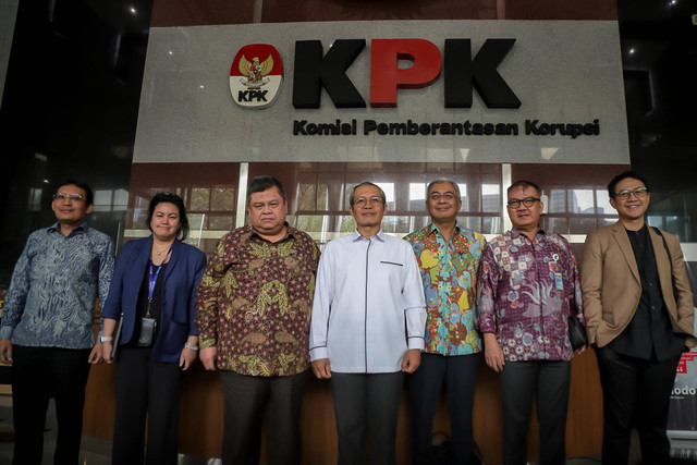 Pimpinan Komisi Pemberantasan Korupsi (KPK) Alexander Marwata memberikan keterangan pers usai audiensi bersama Ketua Pansel Capim KPK Muhammad Yusuf Ateh beserta jajaran pansel lainnya di Gedung Merah Putih KPK, Jakarta, Rabu (12/6/2024). Foto: Jamal Ramadhan/kumparan
