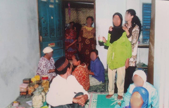 Tradisi rewang pada acara pernikahan. Foto: Bidayatun Ni'amah