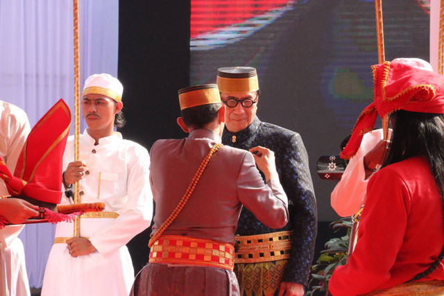 Menkumham Terima Gelar Adat Kerajaan Gowa