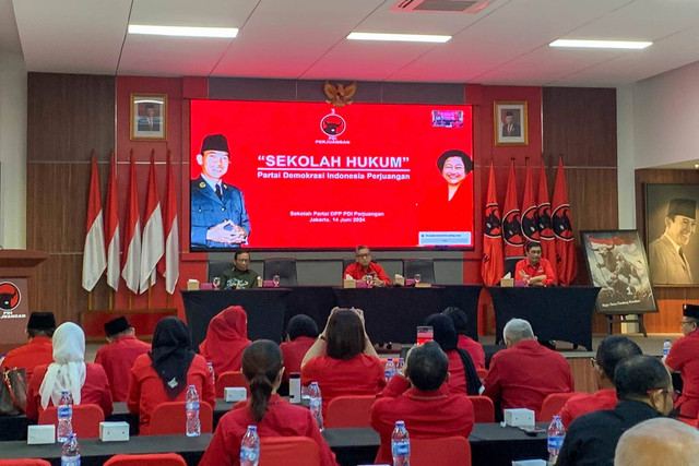 Suasana acara Sekolah Hukum yang digelar oleh PDIP di sekolah Partai PDIP, Lenteng Agung, Jakarta, Jumat (14/6/2024). Foto: Luthfi Humam/kumparan
