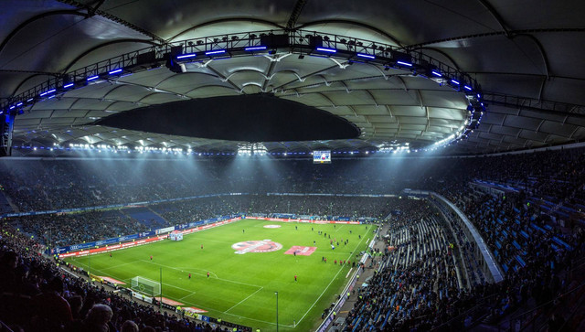 Gelora Bung Tomo. Foto hanya ilustrasi, bukan tempat yang sebenarnya. Sumber: unsplash.com/Mario Klassen.