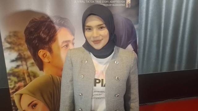 Ilustrasi biodata Davina Karamoy. Foto: Alexander Vito/kumparan