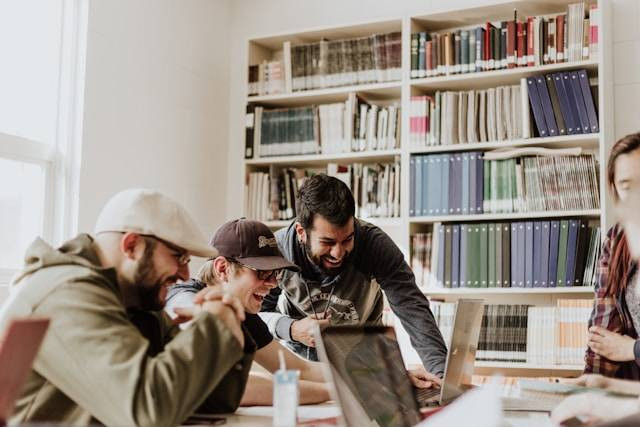 Pilihan Kampus Swasta Murah di Jakarta. Foto hanya ilustrasi bukan tempat sebenarnya. Sumber foto: Unsplash.com/Priscilla Du Preez 🇨🇦