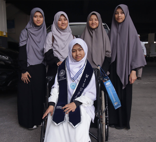 Tepis Banyak Keraguan, Santri Difabel Baitul Quran Sukabumi Berhasil Diwisuda