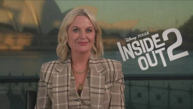 Aktris Amy Poehler dalam wawancara eksklusif virtual bersama kumparan. Foto: kumparan