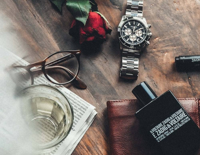 Ilustrasi Parfum Pria untuk Kerja Kantor  Sumber Unsplash/Jan de Keijzer