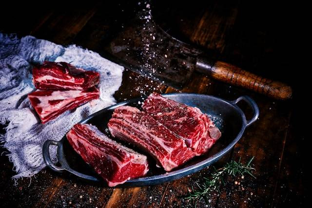 Ilustrasi Berapa Lama Merebus Daging Sapi. Foto: dok. Unsplash/James Kern