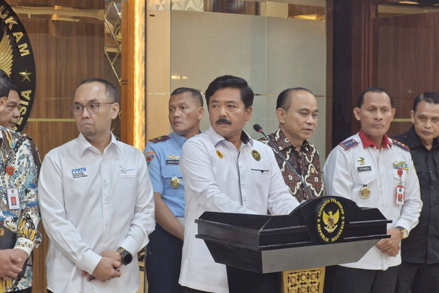 Menko Polhukam Hadi Tjahjanto memberikan keterangan usia rakor tingkat menteri terkait judi online. Foto: Nadia Riso/kumparan