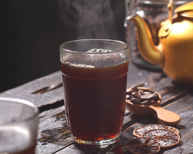 Ilustrasi menyeduh kopi. Foto: Ricky_herawan/Shutterstock