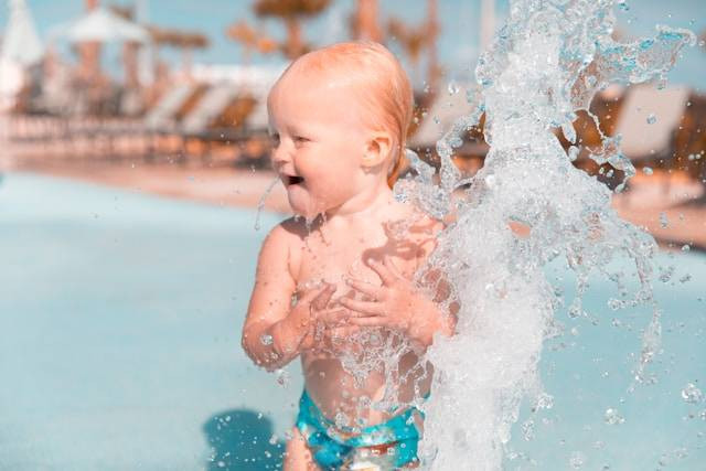 Cisolong Waterpark. Foto hanyalah ilustrasi, bukan tempat sebenarnya. Sumber: unsplash/Derek Thomson.