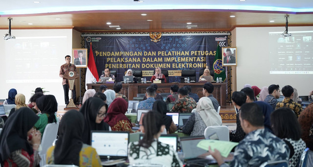Kanwil BPN Kalbar menggelar pendampingan dan pelatihan petugas pelaksana dalam implementasi penerbitan dokumen elektronik. Foto: Dok. Kanwil BPN Kalbar