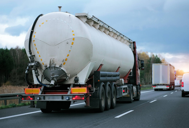 Ilustrasi perisai kolong truk. Foto: Andriy Sharpilo/Shutterstock