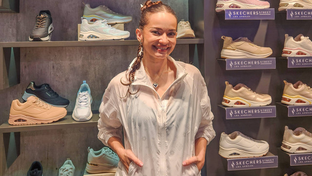 Enzy Storia saat ditemui di acara pembukaan store Skechers di Senayan City Mall, Jumat (21/6). Foto: Ela Nurlaela/kumparan