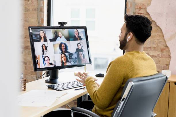 Ilustrasi virtual meeting (sumber: https://www.istockphoto.com/id)