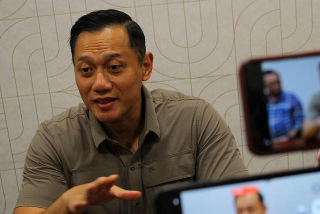 Ketua Umum Partai Demokrat Agus Harimurti Yudhoyono (AHY) memberikan keterangan pers di Pontianak, Kalimantan Barat, Sabtu (22/6/2024). Foto: Jessica Helena Wuysang/ANTARA FOTO