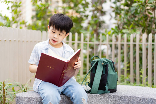 Ilustrasi Anak membaca Buku Foto: DG FotoStock/Shutterstock