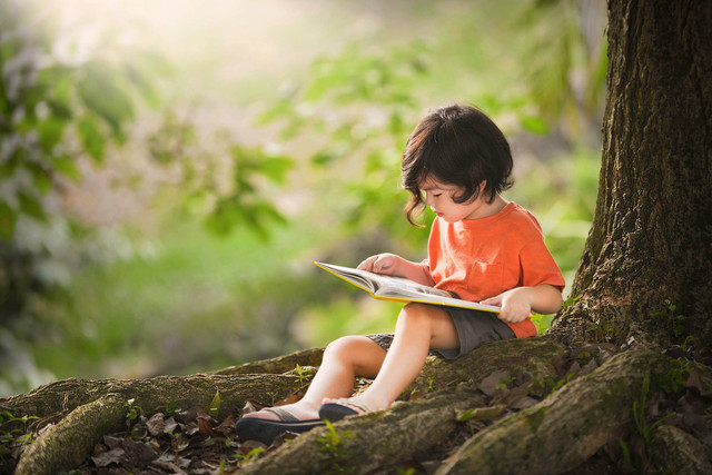 Bukan Sekadar Menulis, Ini yang Terjadi di Otak Anak saat Menyusun Cerita. Foto: Jeanette Virginia Goh/Shutterstock
