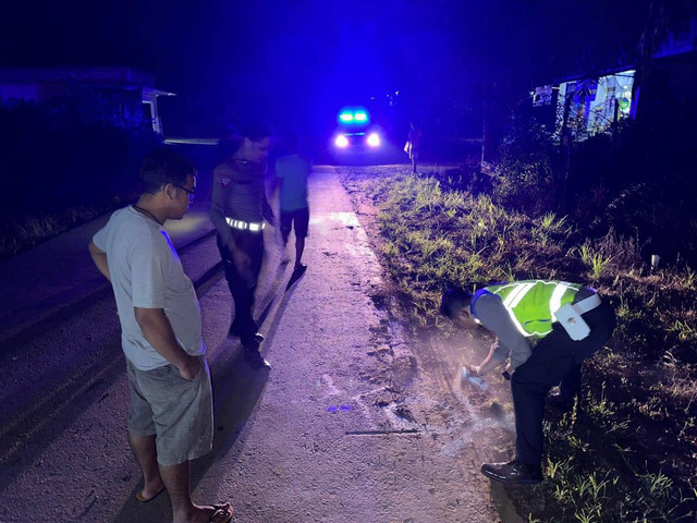 Satlantas Polres Sekadau melakukan olah TKP. Foto: Dok. Polres Sekadau