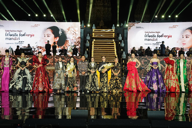 Bank Mandiri gelar Gala Fashion Night: Wanita Indonesia Mandiri di Candi Prambanan, Yogyakarta, Senin (24/6/2024). Foto: Dok. Bank Mandiri