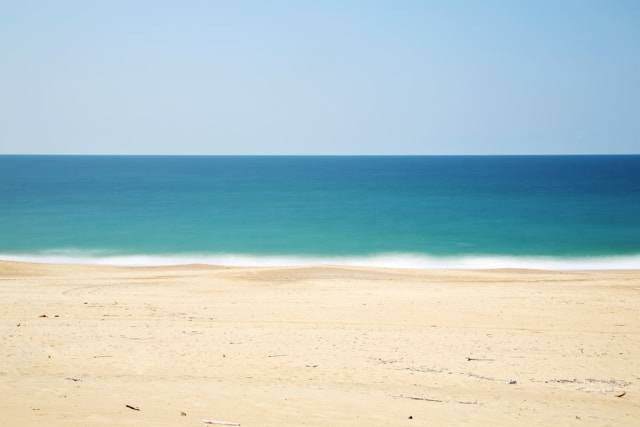 Pantai Bara Bulukumba. Foto hanya ilustrasi bukan tempat sebenarnya. Sumber foto: Unsplash.com/Lopez Robin