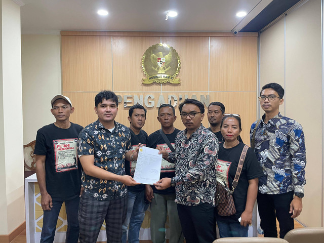 LBH Bandar Lampung bersama Serikat Petani Lampung membuat aduan soal konflik agraria ke Komnas HAM. | Foto: LBH Bandar Lampung