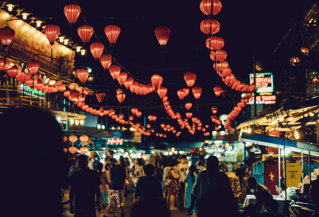 pasar malam di cimahi. Foto hanya ilustrasi, bukan tempat sebenarnya.Sumber: Unsplash/Chris Slupski