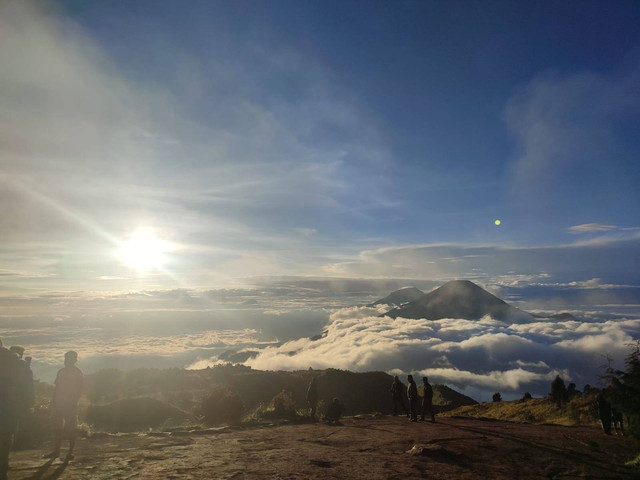 Dokumentasi Pribadi. Diambil dari puncak tertinggi Prau.