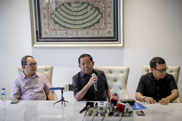 Politikus senior Partai Golkar Idrus Marham berbicara pada konferensi pers terkait Pilkada DKI Jakarta di Idrus Marham Center (IMC), Jakarta, Rabu (26/6/2024). Foto: Jamal Ramadhan/kumparan