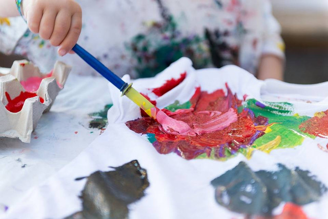 Ilustrasi warna gelap pada suatu lukisan akan memberikan kesan - Sumber: pixabay.com/bjokib