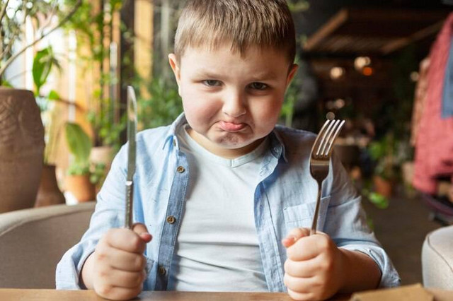 Ilustrasi anak tidak mau makan (GTM). (Sumber Foto: Freepik)