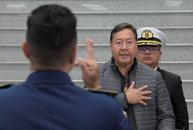 Presiden Bolivia Luis Arce menunjuk panglima militer baru di tengah apa yang dikutuk oleh para pemimpin regional sebagai upaya kudeta, di istana pemerintah di La Paz, Bolivia 26 Juni 2024. Foto: REUTERS/Claudia Morales