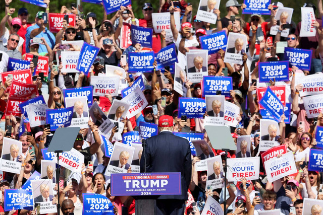 Mantan Presiden AS dan calon presiden dari Partai Republik Donald Trump di acara kampanye, di Chesapeake, Virginia, AS 28 Juni 2024. Foto: Brendan McDermid/Reuters
