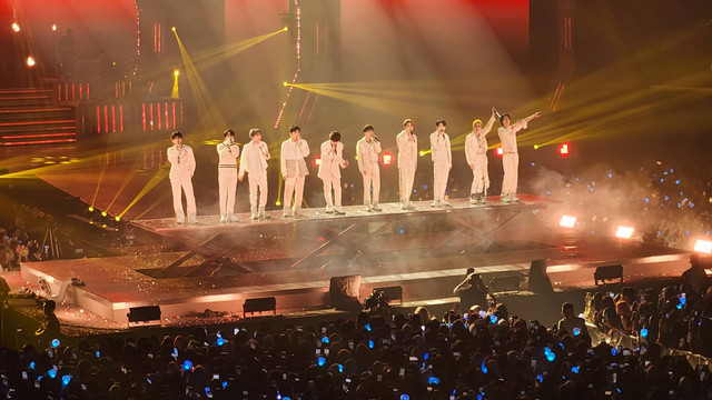 Penampilan Treasure saat konser hari pertama Reboot di Indonesia Arena, Sabtu (29/6). Foto: Ela Nurlaela/kumparan