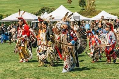 Ilustrasi Budaya Bangsa Indonesia. Foto: Shuttershock (https://www.shutterstock.com/id/image-photo/malibu-california-april-6-2024-chumash-2446719079)