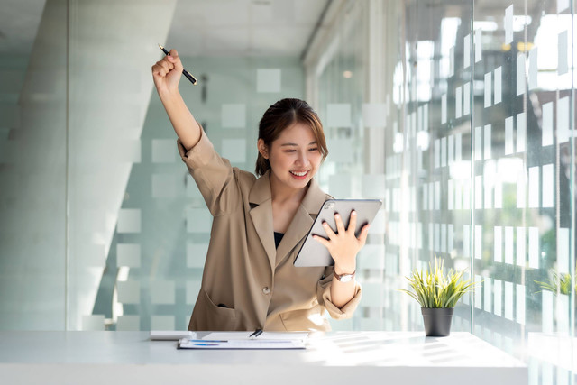 Ilustrasi kerja. Foto: Amnaj Khetsamtip/Shutterstock