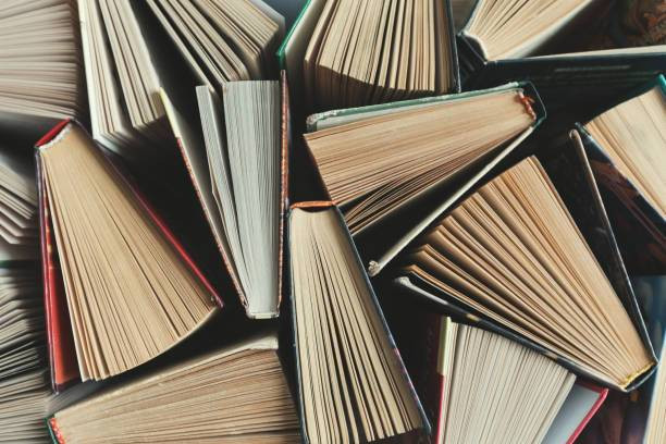 buku buku (sumber : https://www.pexels.com/id-id)