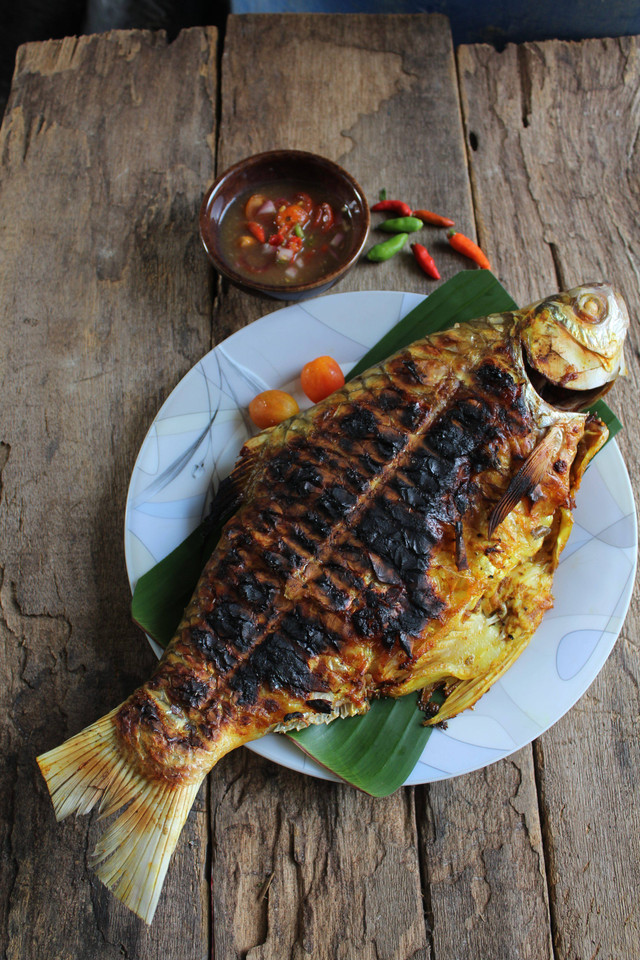 Ilustrasi ikan bakar. Foto: Shutterstock