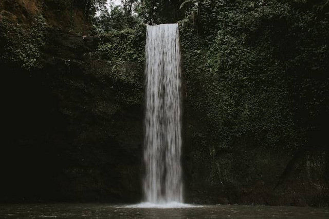 Air Terjun Lubuak Bulan (Foto hanya ilustrasi, bukan tempat sebenarnya) Sumber: unsplash/ Florian GIORGIO