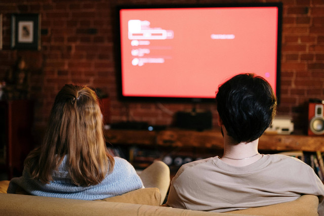 Penting untuk mengetahui kode frekuensi siaran Kompas TV terbaru. Foto: Pexels.com