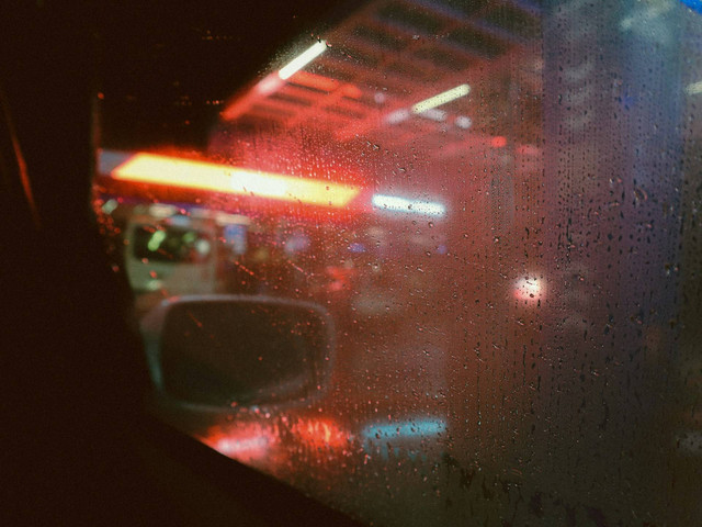 Ilustrasi kaca mobil berembun. Foto: Unsplash