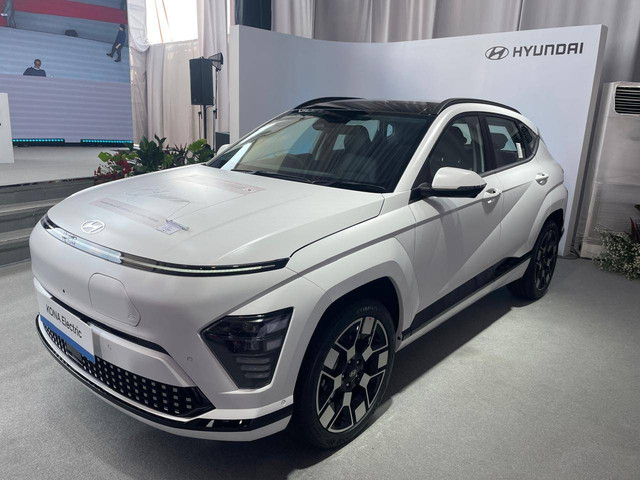 Mobil listrik Hyundai Kona Electric saat peresmian fasilitas pabrik sel baterai PT Hyundai LG Indonesia (HLI Greenpower Indonesia) di Karawang, Jawa Barat, Rabu (3/7/2024). Foto: Sena Pratama/kumparan