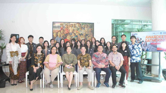 Sebanyak 23 mahasiswa/i Universitas Pelita Harapan (UPH) sukses memperoleh beasiswa Indonesia International Student Mobility Awards (IISMA) 2024, untuk menjalani studi di berbagai universitas internasional ternama. Para mahasiswa ini berasal dari 11 Program Studi (Prodi) UPH Kampus Lippo Village Karawaci, Surabaya, dan Medan.