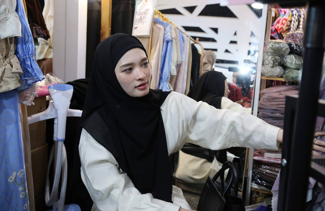 Artis Inara Rusli saat ditemui wartawanbusai mengisi acara dikawasan Kota Kasablanka, Jakarta, Rabu, (3/7/2024). Foto: Agus Apriyanto