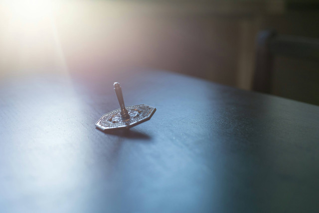 Ilustrasi Sejarah Permainan Tradisional Gasing. Sumber: Unsplash