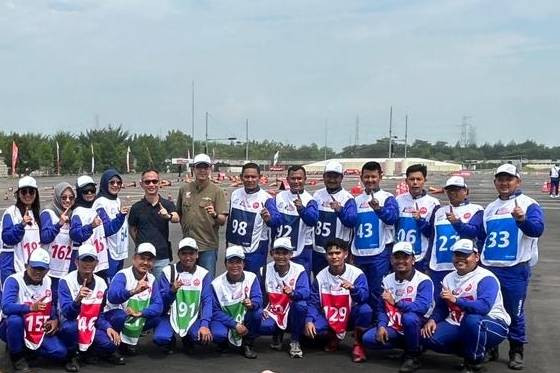 Aksi peserta Astra Honda Safety Riding Instructors Competition (AHSRIC) 2024 di Astra Honda Motor Safety Riding Park (AHMSRP) di Deltamas, Cikarang, Bekasi, Kamis (4/7/2024). Foto: Fitra Andrianto/kumparan