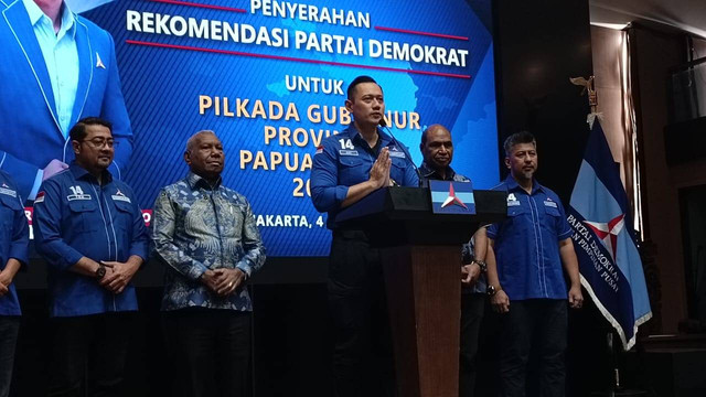 Ketum Partai Demokrat, Agus Harimurti Yudhoyono dalam konferensi pers penyerahan rekomendasi untuk Pilgub Papua Barat di kantor DPP Demokrat, Menteng, Jakarta Pusat, Kamis (4/7). Foto: Fadlan Nuril Fahmi/kumparan